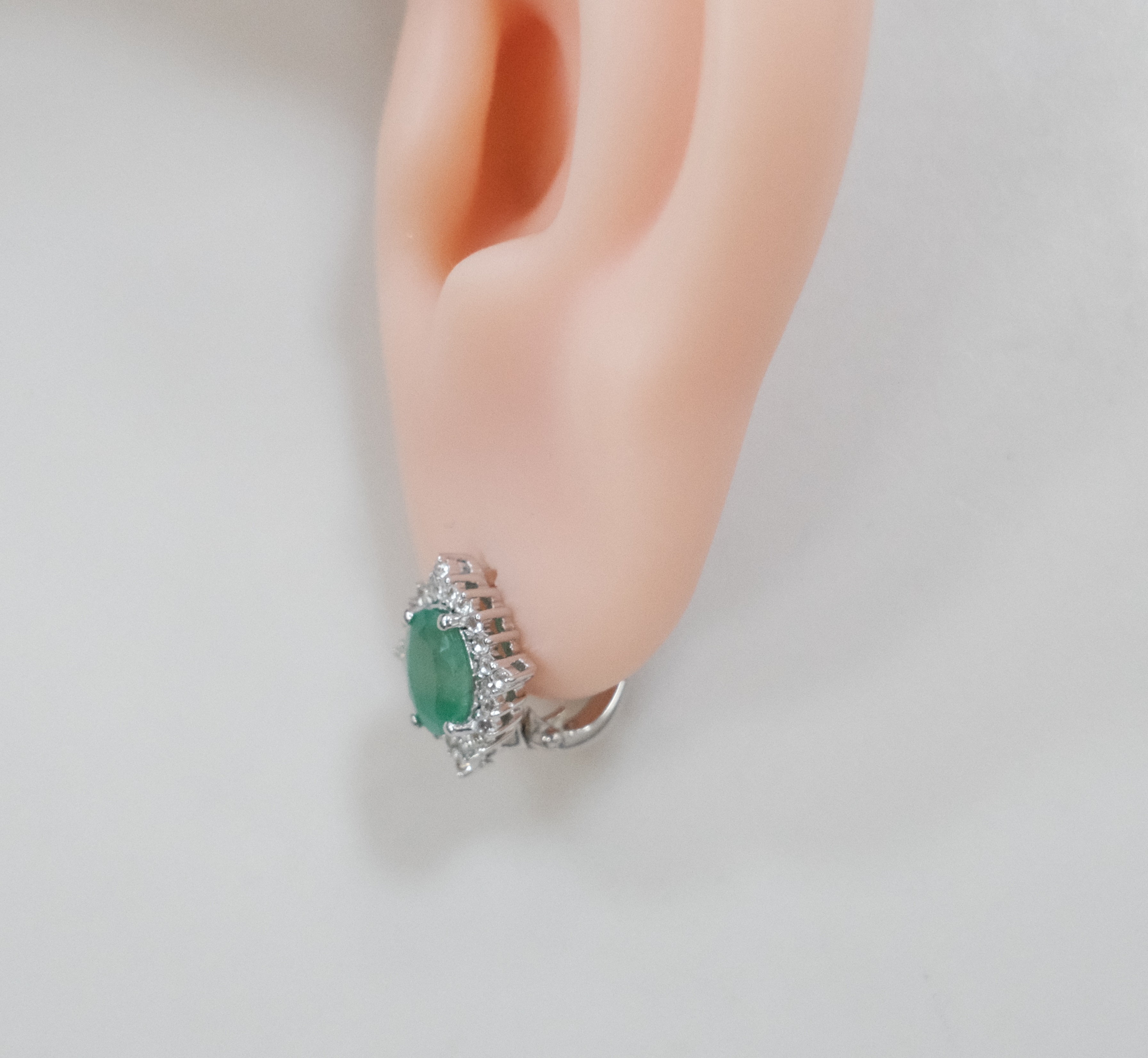 Серебряные серьги с изумрудами